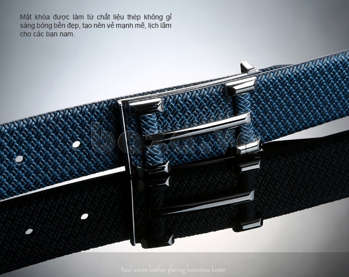 Mặt khóa dây lưng làm từ chất liệu thép không gỉ, tạo chữ cách điệu thời trang