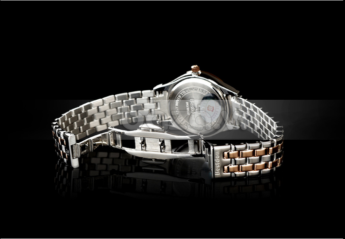 Thiết kế khóa gập ôm tay mà vẫn khiến người đeo đồng hồ thấy thoải mái