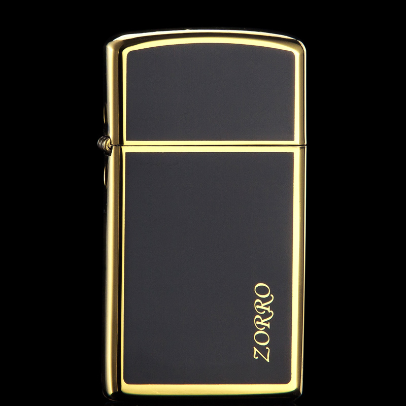 Bật lửa đen viền vàng Zorro Z8249A