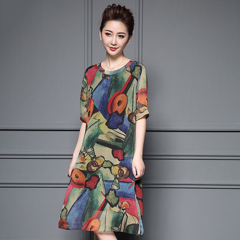 Váy lụa dáng suông in họa tiết lập thể QIZ - Baza.vn